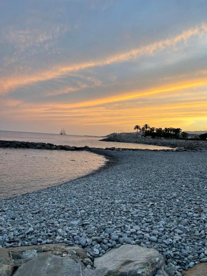 Casa Vacanza A 100 Metri Dal Mare Imperia Exteriör bild
