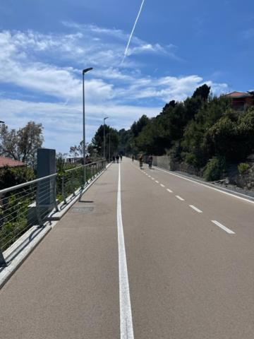 Casa Vacanza A 100 Metri Dal Mare Imperia Exteriör bild