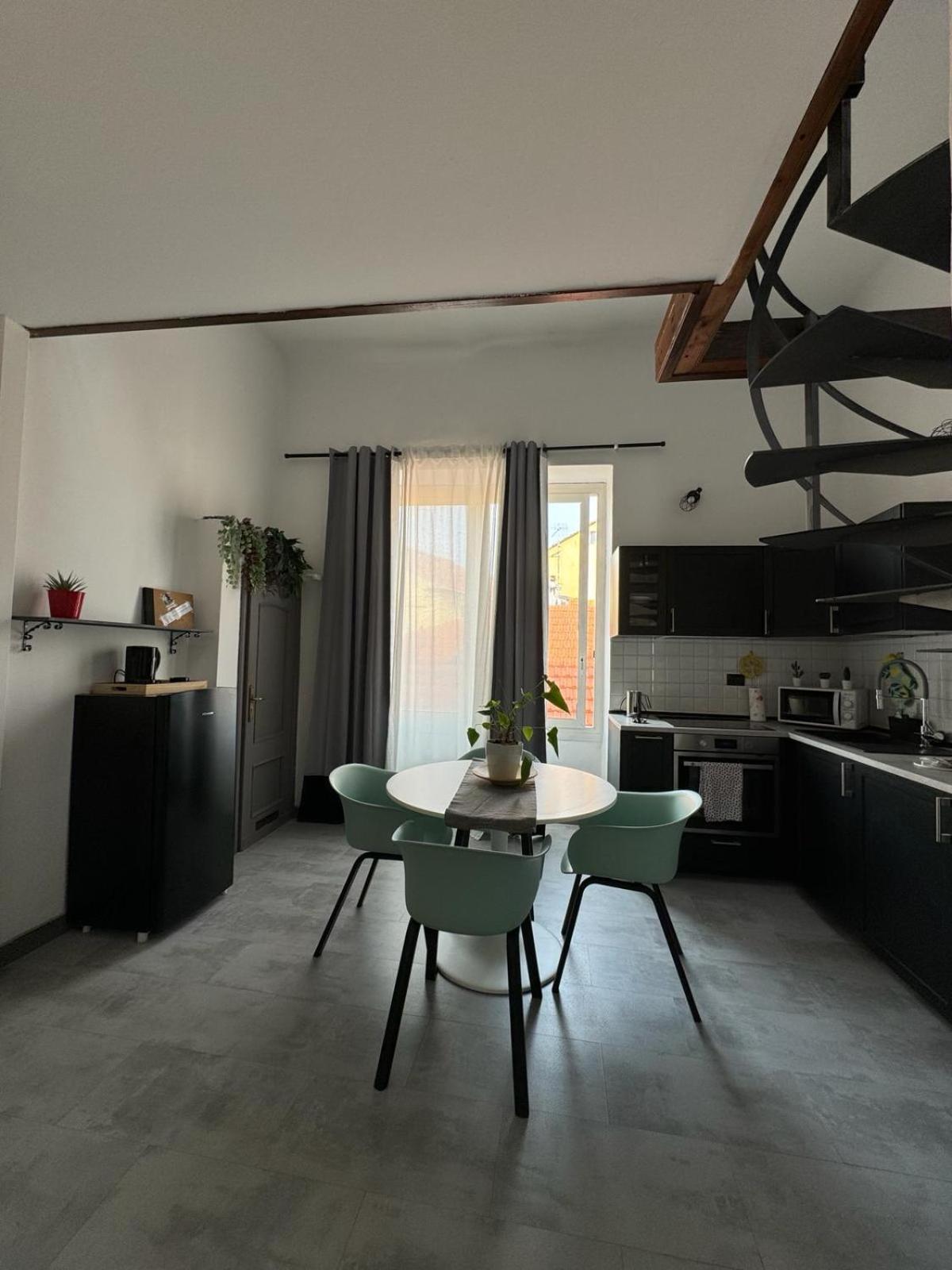 Casa Vacanza A 100 Metri Dal Mare Imperia Exteriör bild