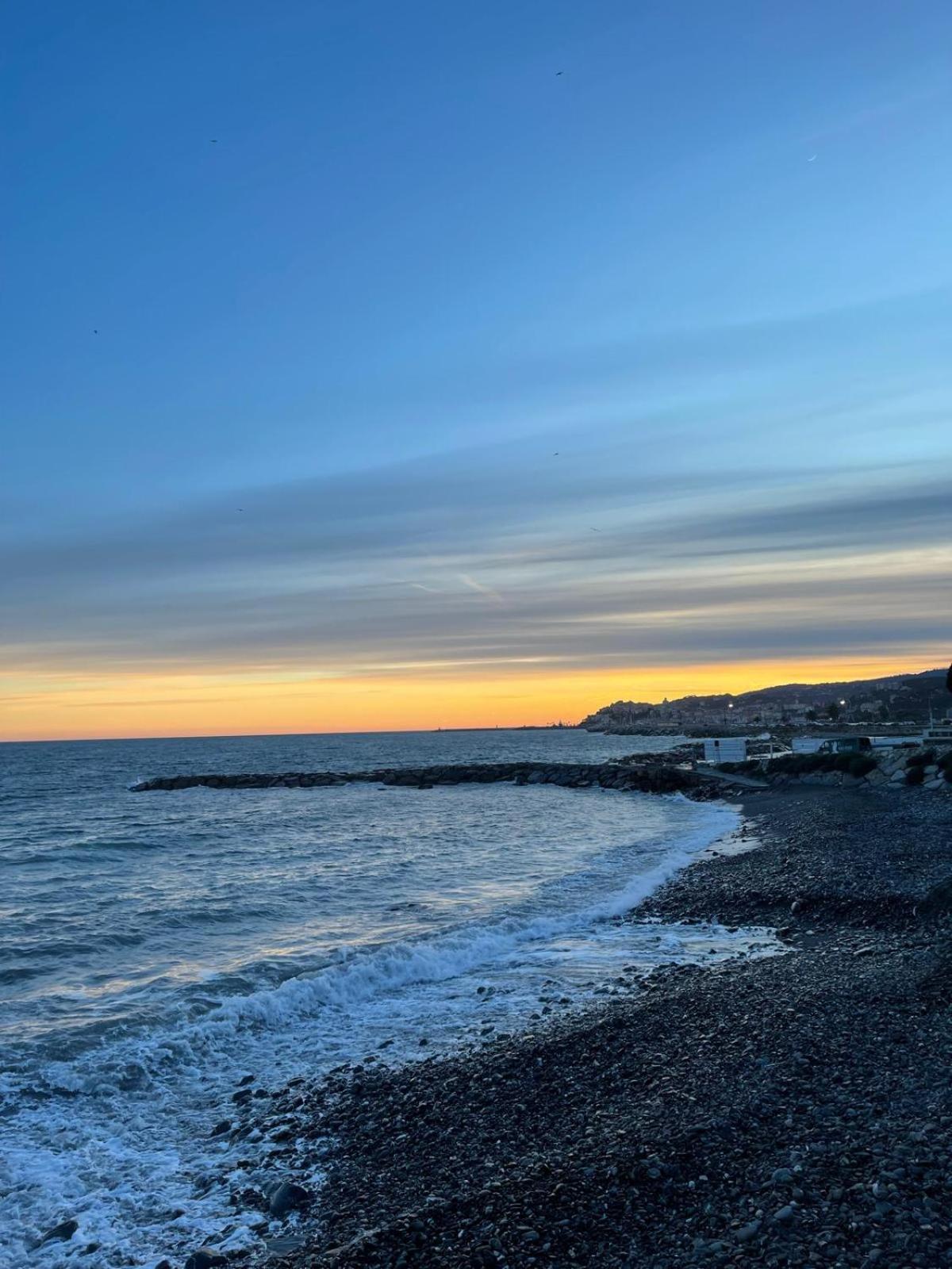 Casa Vacanza A 100 Metri Dal Mare Imperia Exteriör bild
